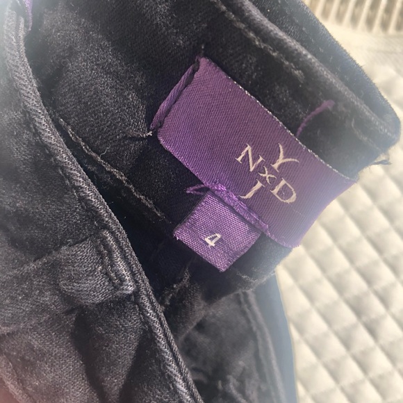 A pair of NYDJ black jeans. Size 4 - Picture 14 of 14